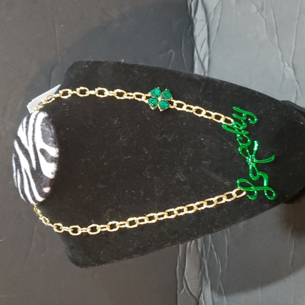 Betsey Johnson green Lucky inscription green bow and emerald gold chain necklace